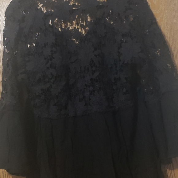 ๐HP๐1 Small left New lace crochet top - Picture 9 of 11